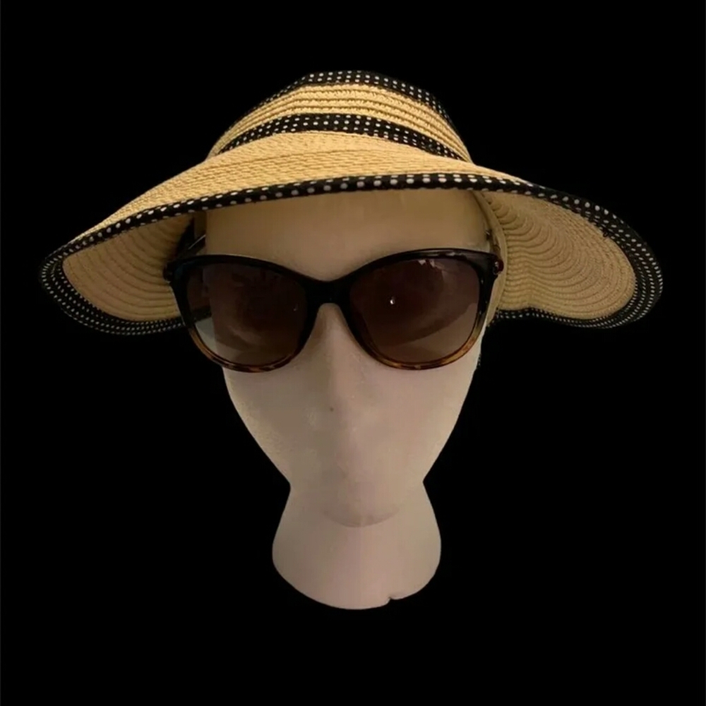 D&Y womens hat/visor